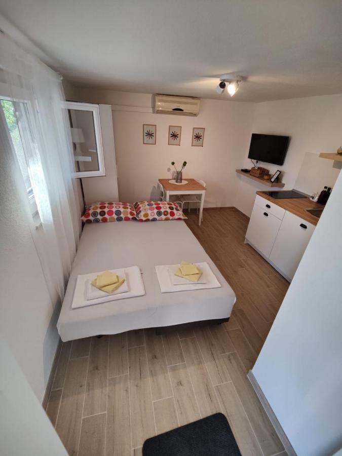 Apartments Bepa Макарска Екстериор снимка