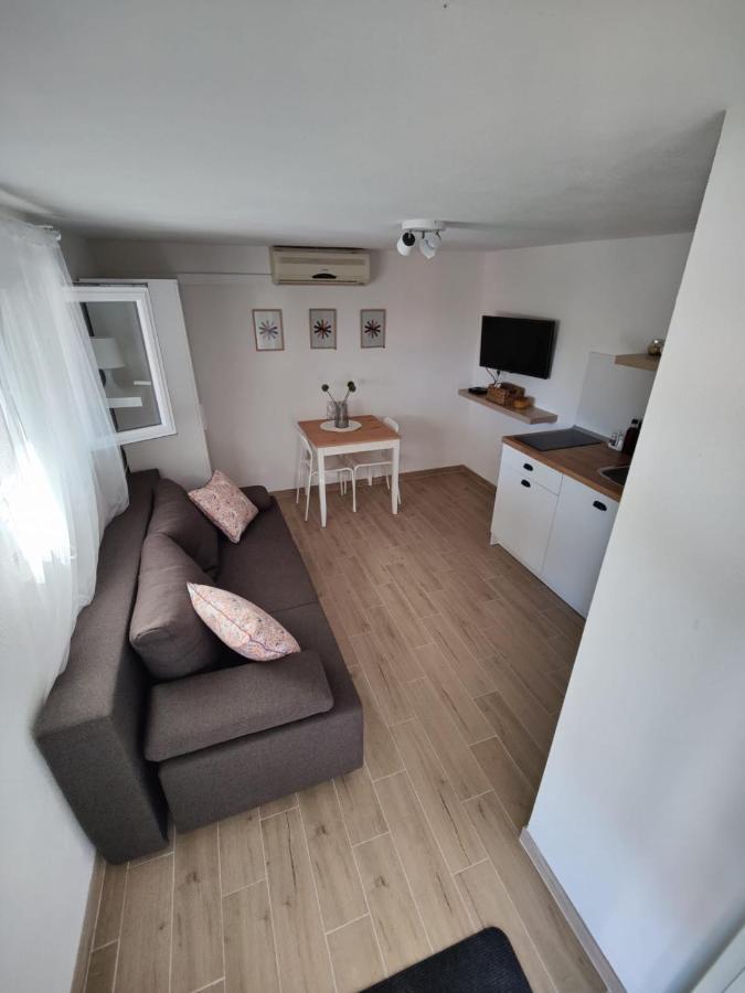 Apartments Bepa Макарска Екстериор снимка